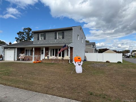 Photo of 270 Singingwood Drive, Holbrook, NY 11741 (MLS # 926981)