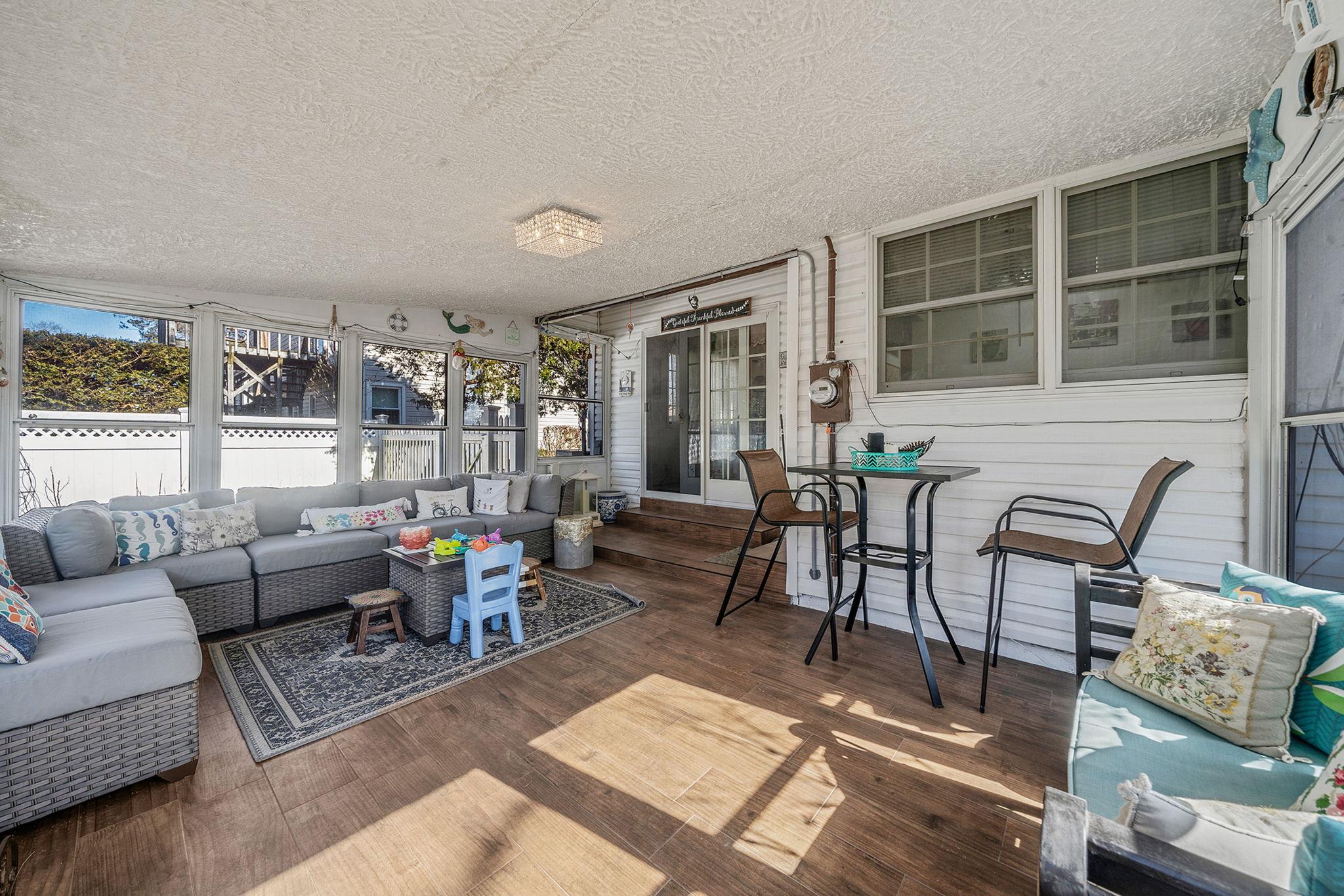 1088 Oakneck Road, Bay Shore, New York image 23