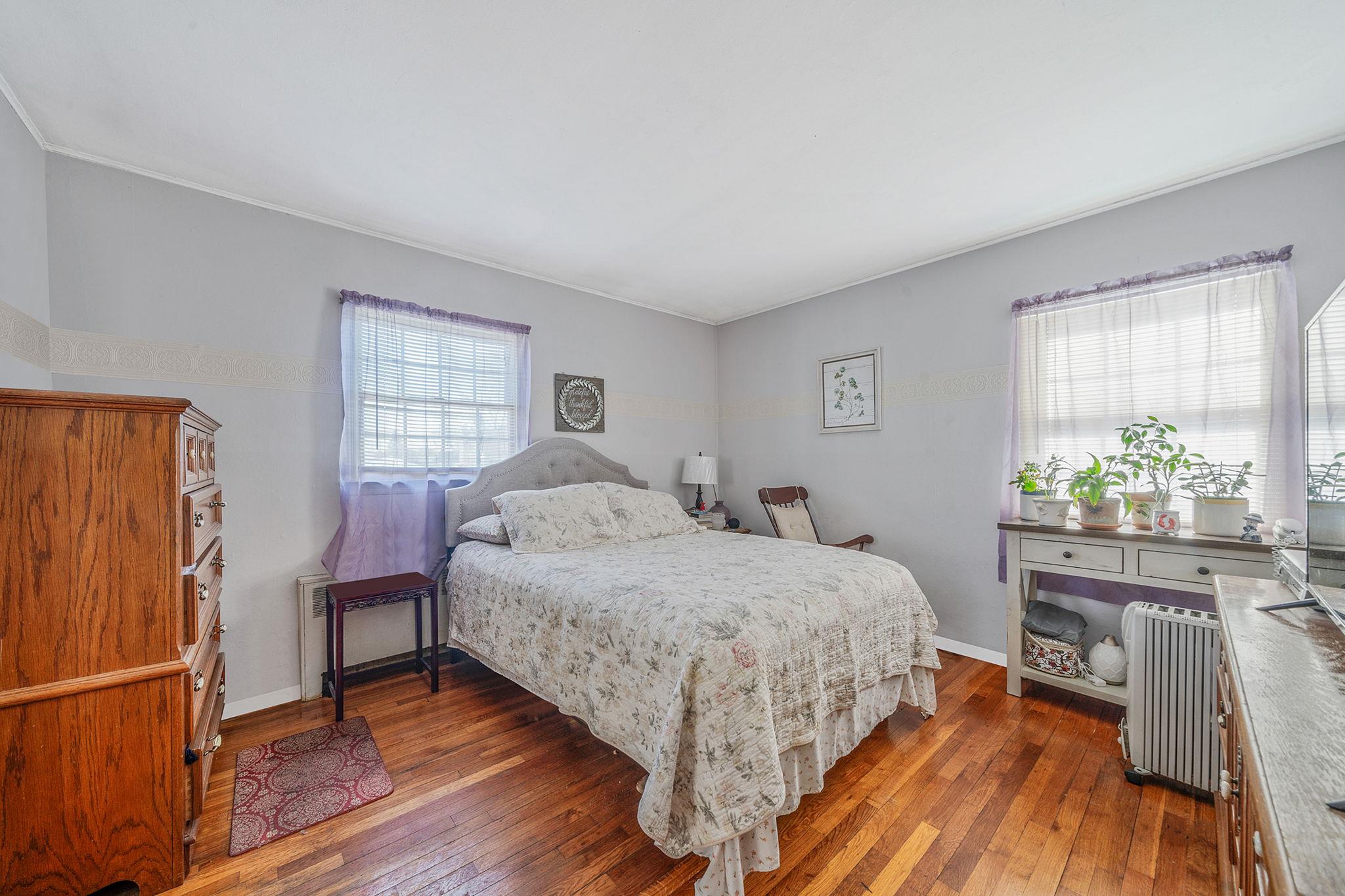 1088 Oakneck Road, Bay Shore, New York image 16