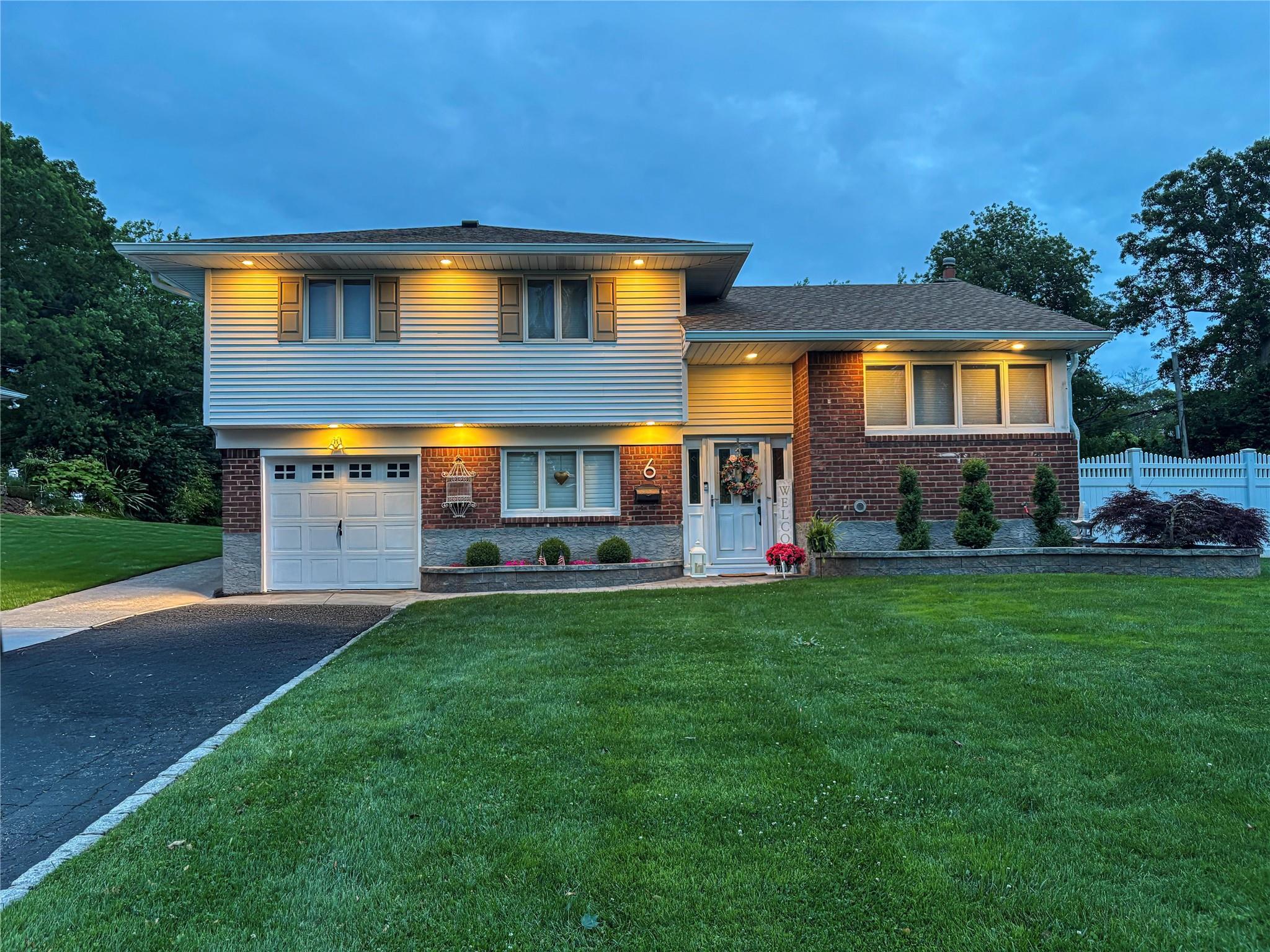 Property for Sale at Wyoming Street, Commack, Hamptons, NY - Bedrooms: 4 
Bathrooms: 2  - $799,999