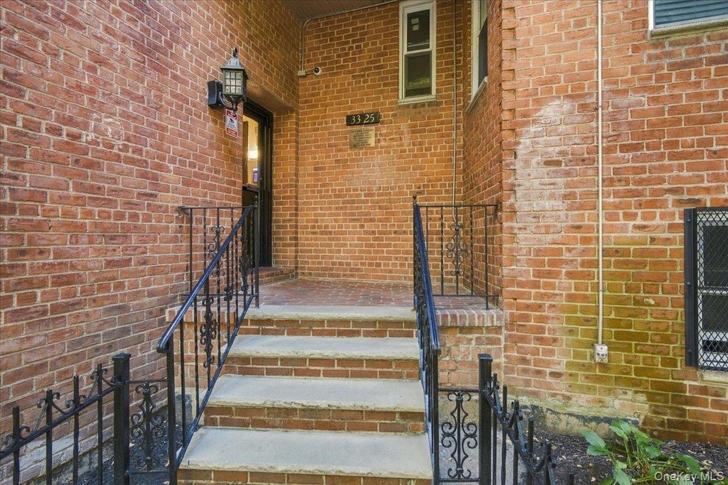Photo of 3325 81 Street #2E, Jackson Heights, NY 11372 (MLS # 1065375)