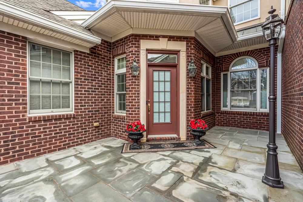 23 Kensington Circle, North Hempstead, New York image 3