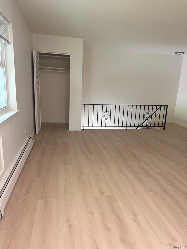 8 Colonial Drive 10