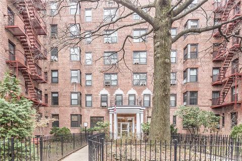 Photo of 87-10 34 Avenue #4, Jackson Heights, NY 11372 (MLS # 923647)