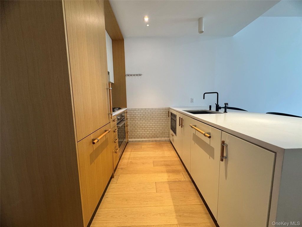 Photo of 2218 Jackson Avenue #1006, Long Island City, NY 11101 (MLS # 968521)