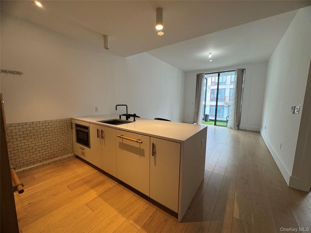 Photo of 2218 Jackson Avenue #1006, Long Island City, NY 11101 (MLS # 968521)