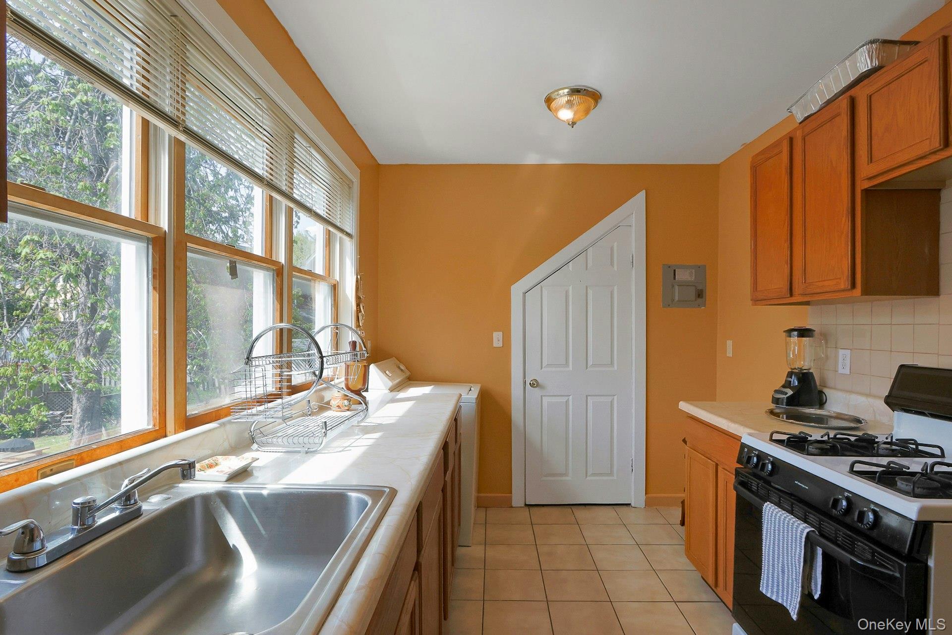 12 E Catherine Street