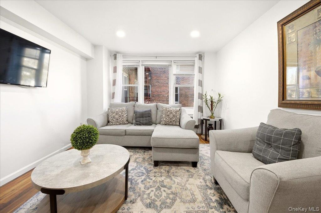 Photo of 333 Bronx River Road #602, Mount Vernon, NY 10704 (MLS # 983854)