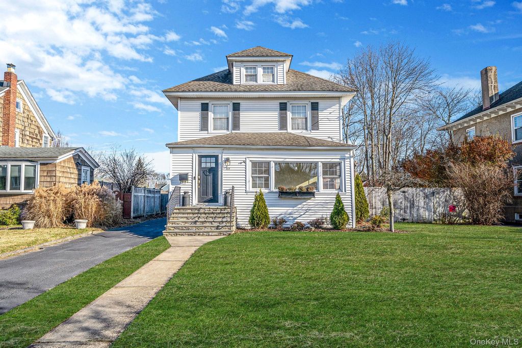 Photo of 117 Jayne Avenue, Patchogue, NY 11772 (MLS # 942665)