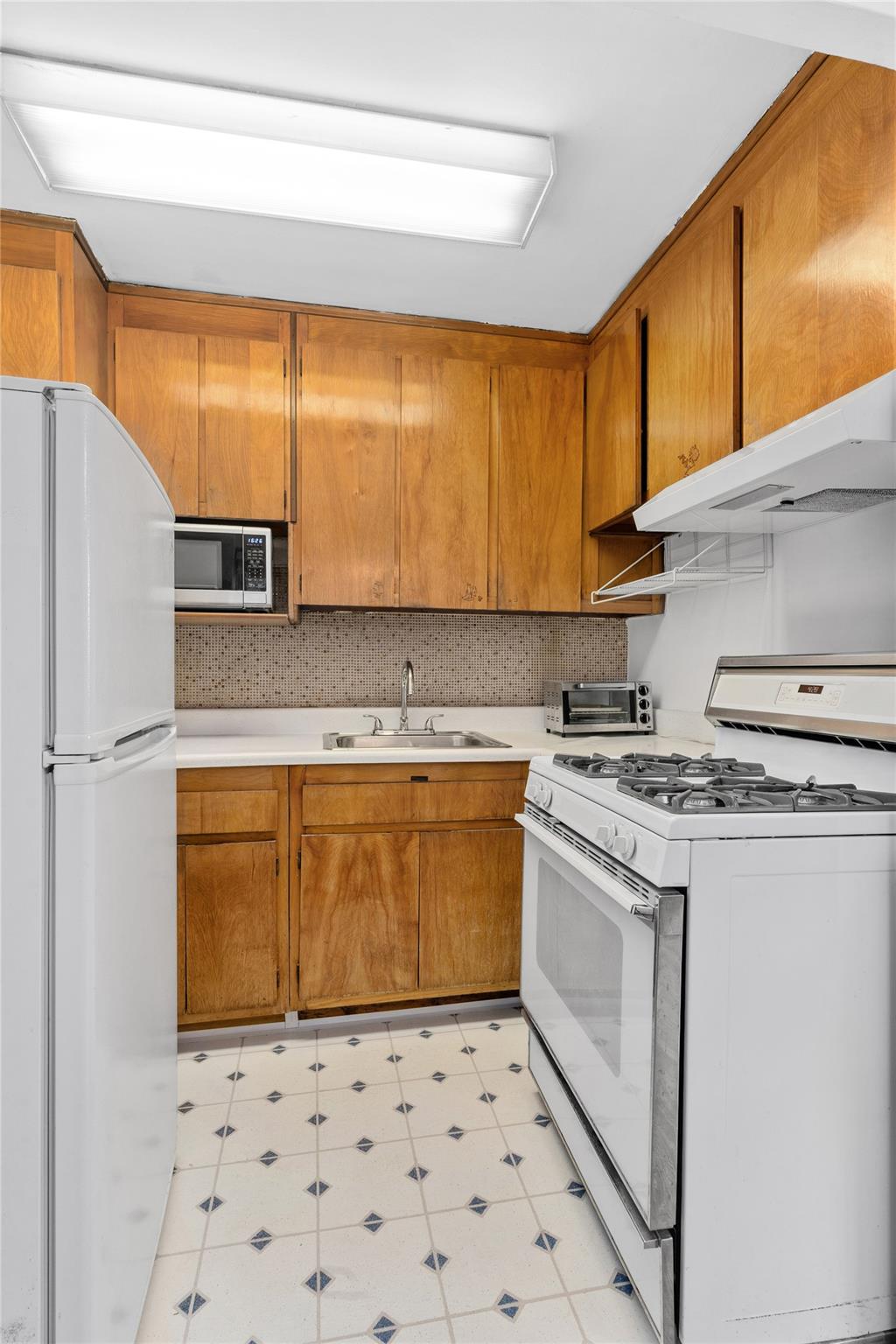 52-30 39th Drive Dr #5H, Woodside, New York image 5