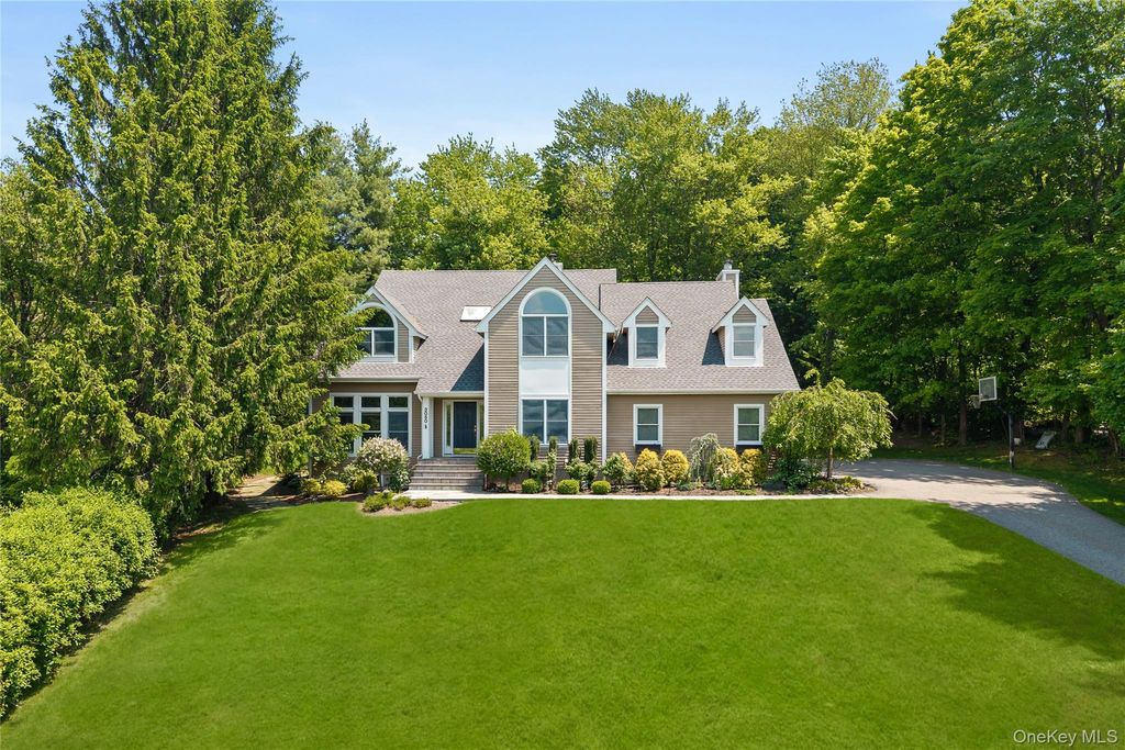Photo of 3050 Chen Court, Yorktown Heights, NY 10598 (MLS # 1005119)