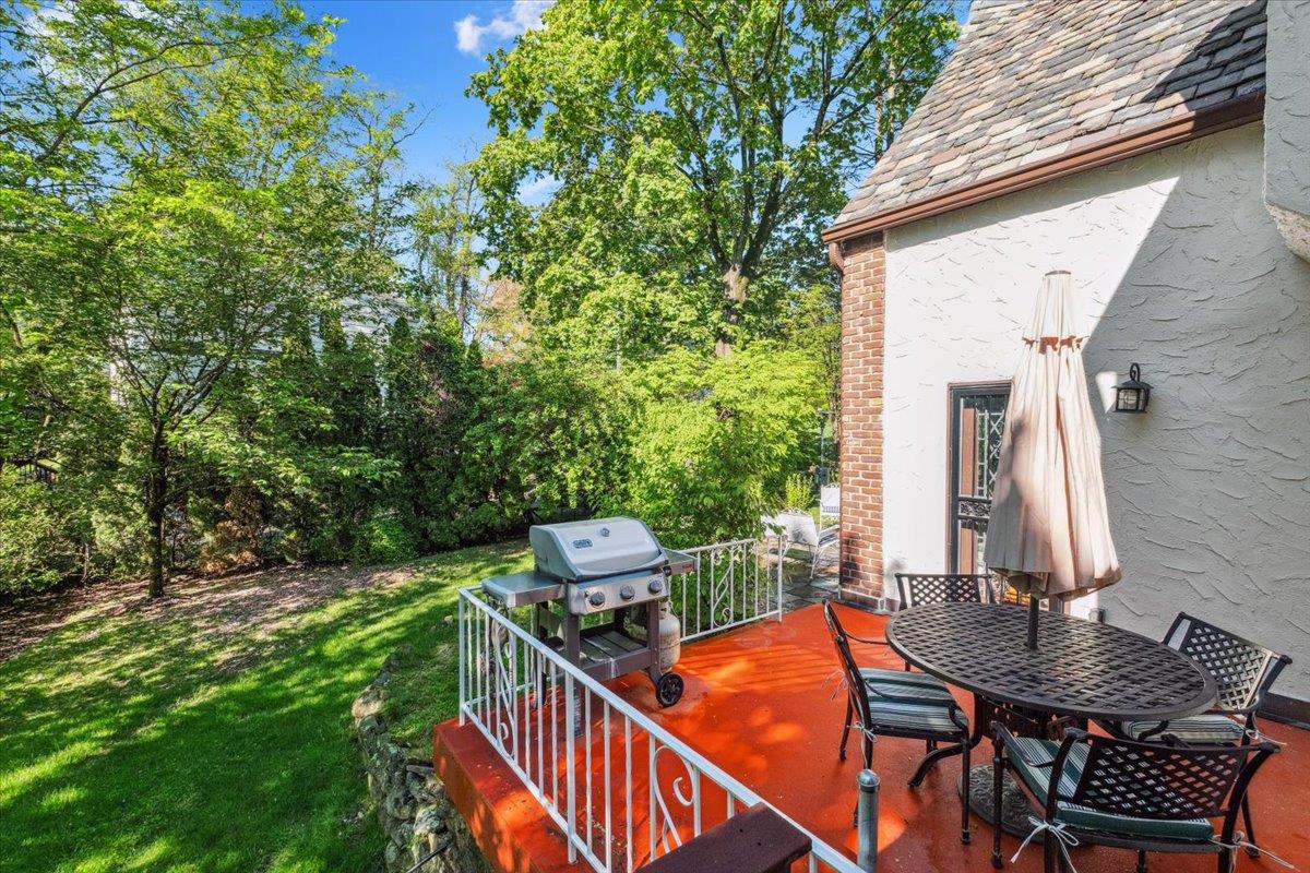 89 Taymil Road, New Rochelle, New York image 18