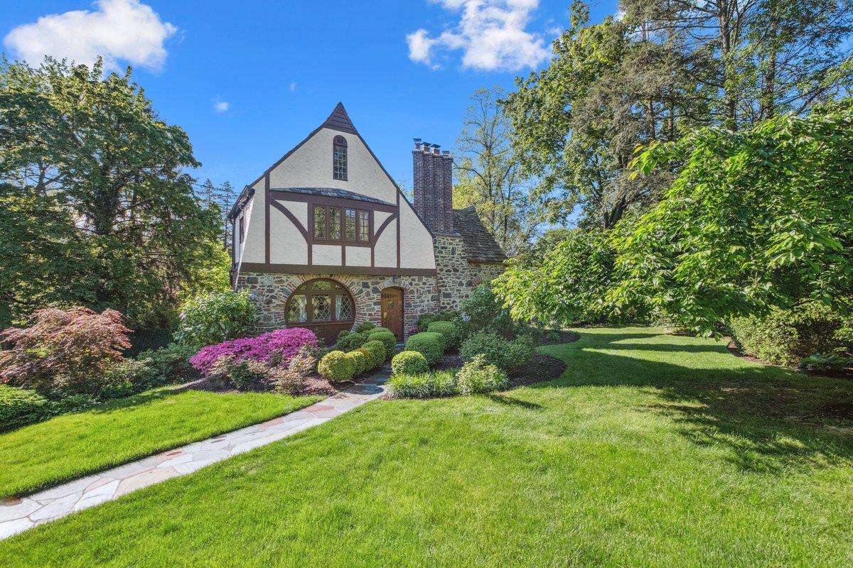 89 Taymil Road, New Rochelle, New York image 1