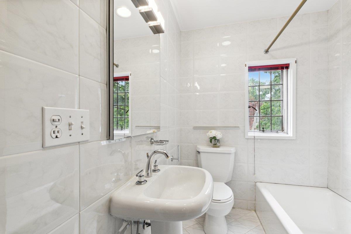 89 Taymil Road, New Rochelle, New York image 11