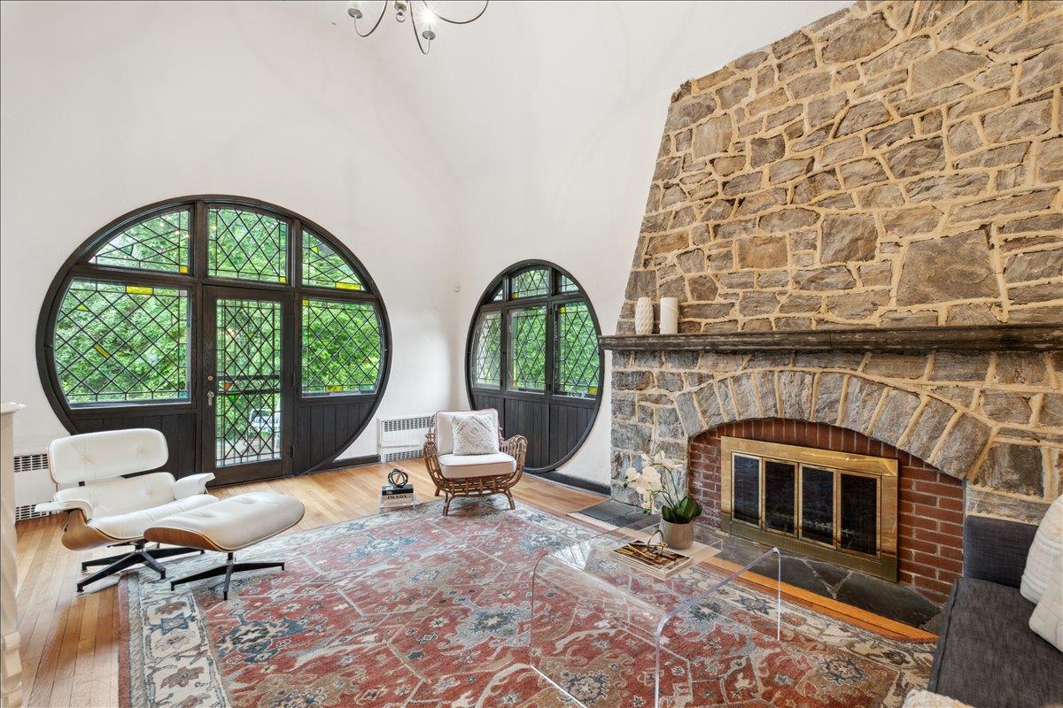89 Taymil Road, New Rochelle, New York image 2