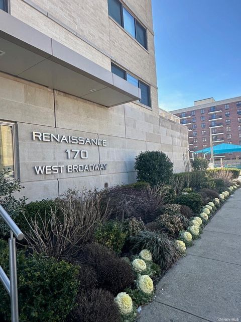 Photo of 170 W Broadway Street W #3I, Long Beach, NY 11561 (MLS # 966082)