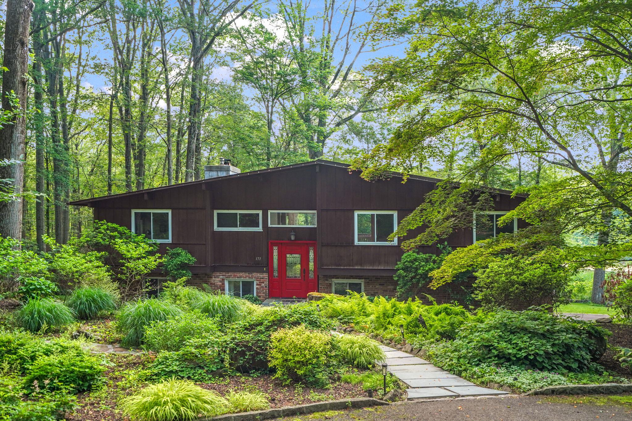 Property for Sale at Mount Airy Rd, Croton-On-Hudson, New York - Bedrooms: 4 
Bathrooms: 3 
Rooms: 8  - $1,095,000