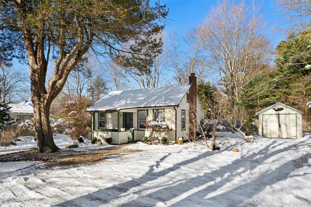 Photo of 424 Main Street, Quiogue, NY 11978 (MLS # 944972)