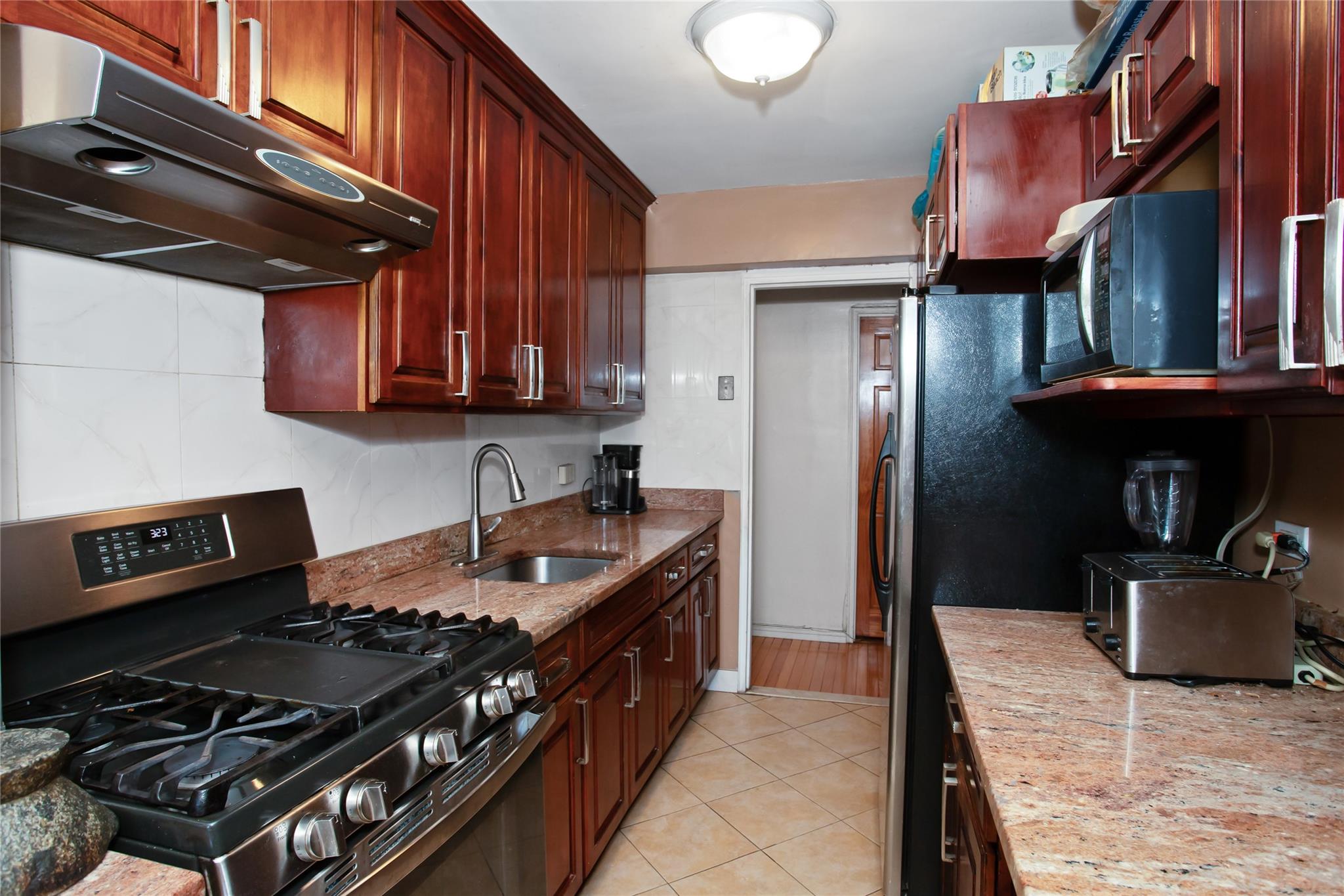 Property for Sale at Saint James Avenue 2R, Elmhurst, Queens, NY - Bedrooms: 2 
Bathrooms: 2 
Rooms: 6  - $520,000