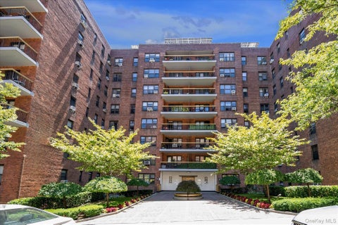 Homes For Sale - 67-76 Booth Street St #2I<br/> Forest Hills, NY 11375