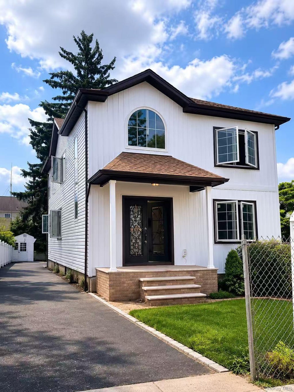 Photo of 88 Dyckman Avenue, New Hyde Park, NY 11040 (MLS # 1041378)