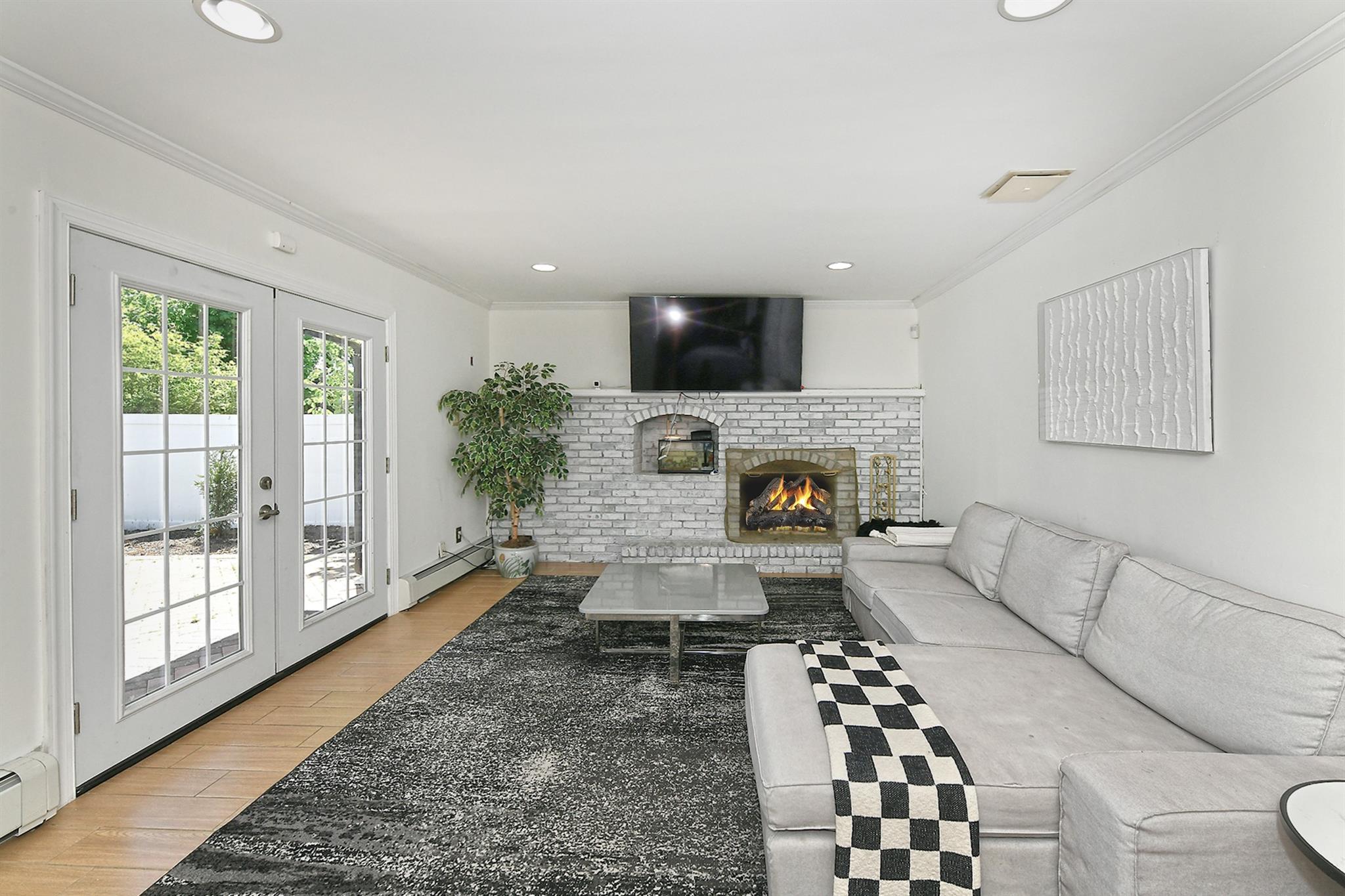 45 Longworth Avenue, Dix Hills, New York image 16