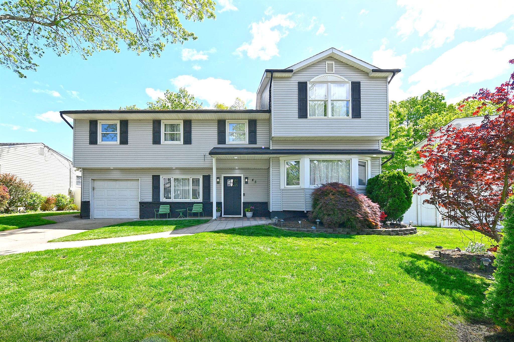 45 Longworth Avenue, Dix Hills, New York image 1