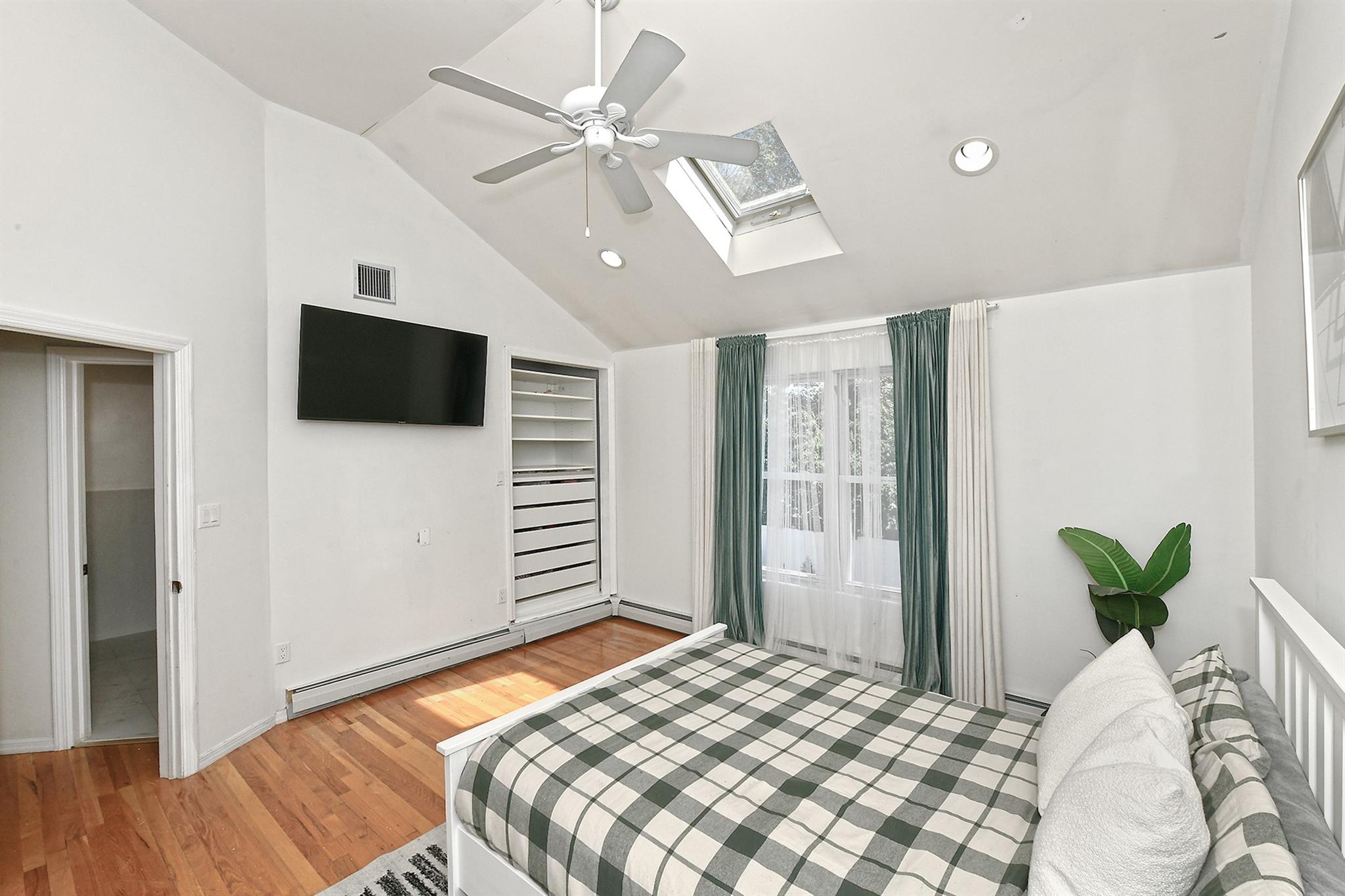 45 Longworth Avenue, Dix Hills, New York image 31