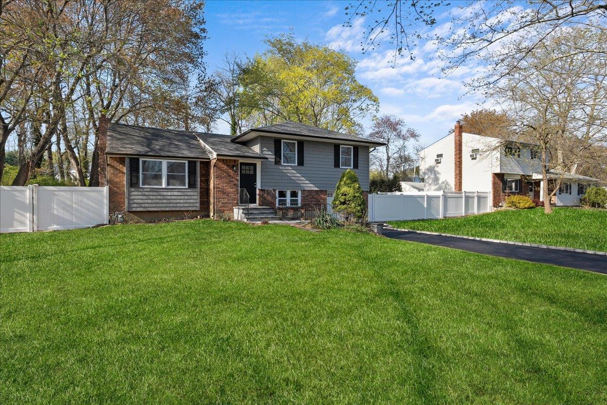 7 Rainbow Drive, Hauppauge, New York image 30