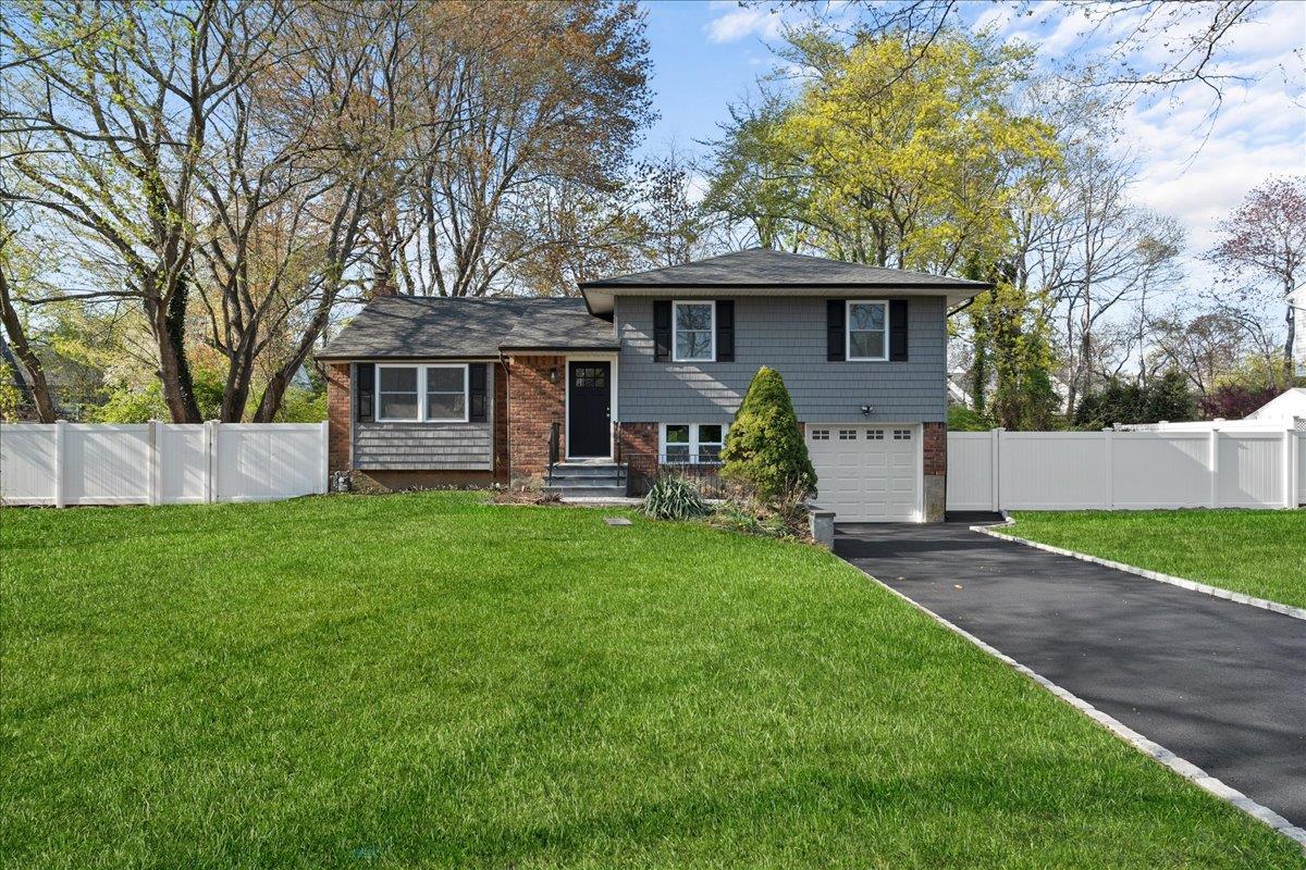 7 Rainbow Drive, Hauppauge, New York image 1