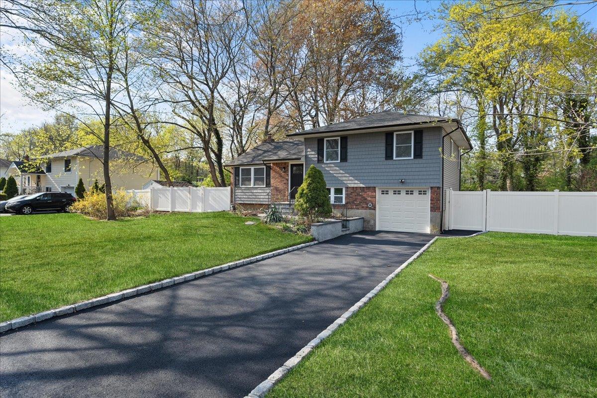 7 Rainbow Drive, Hauppauge, New York image 29