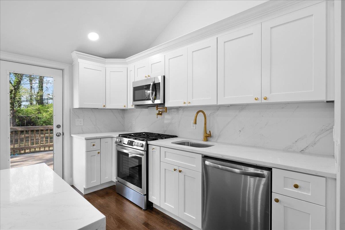 7 Rainbow Drive, Hauppauge, New York image 7
