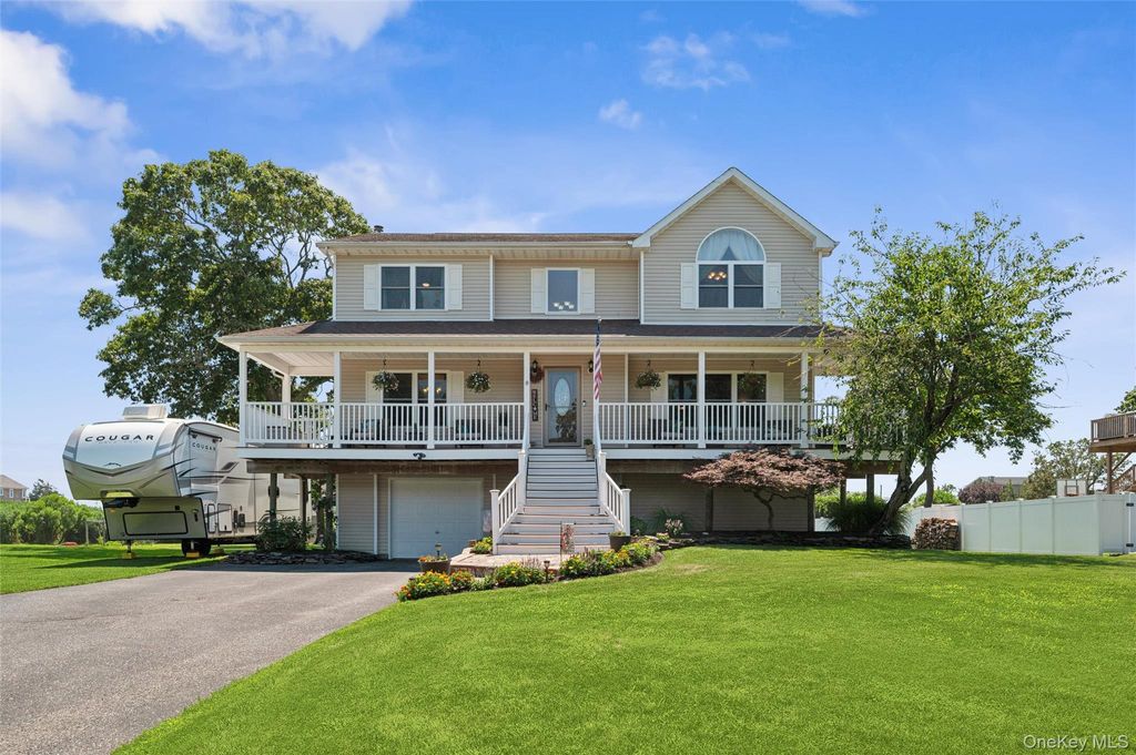 Photo of 8 Sinnickson Road, Center Moriches, NY 11934 (MLS # 963995)