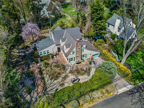 Homes For Sale - 16 Ascot Ridge Road<br/> Great Neck, NY 11021