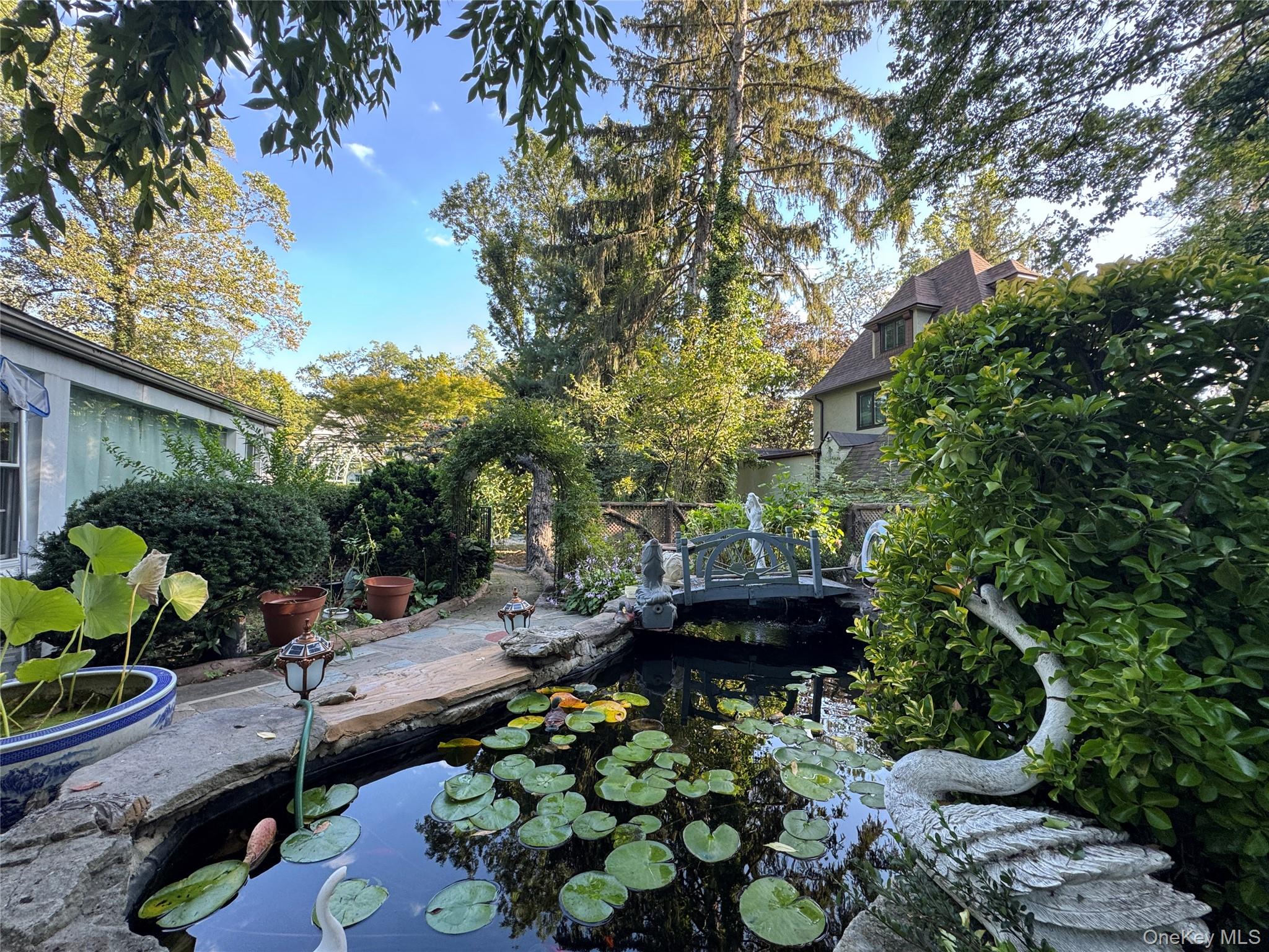16 Ascot Ridge Road