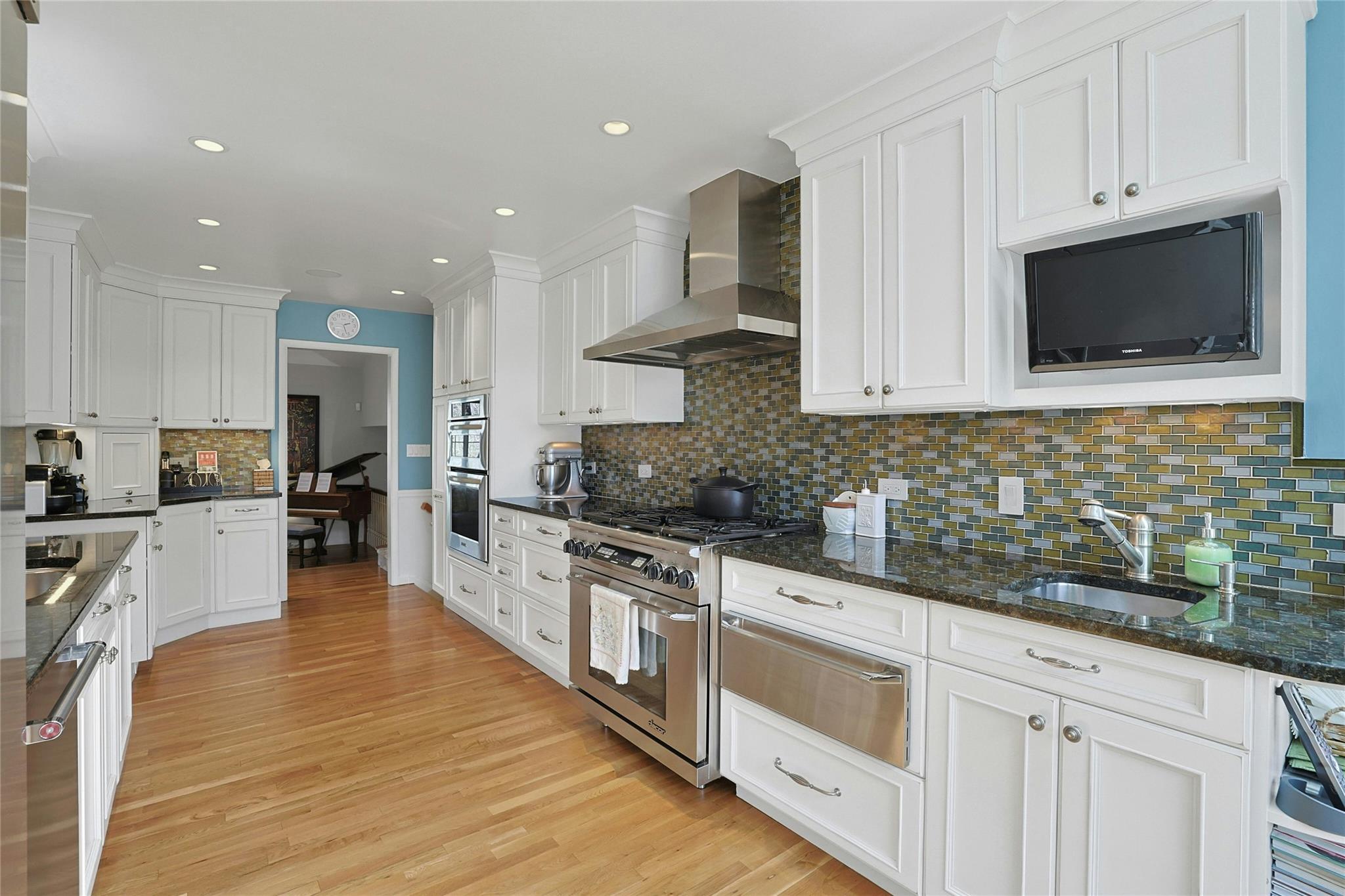 42 Cross Ridge Road, Chappaqua, New York image 9