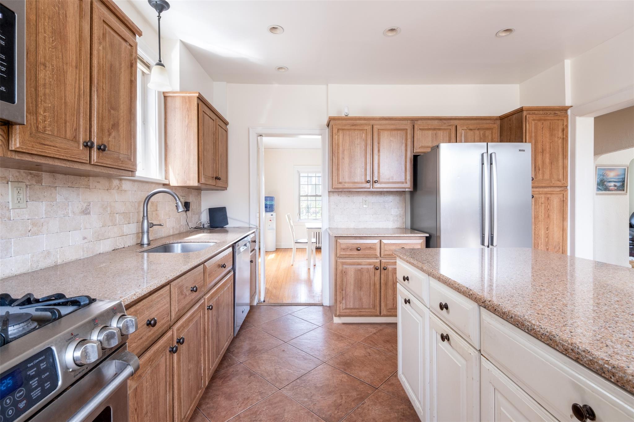 1065 Washington Avenue, Pelham, New York image 14