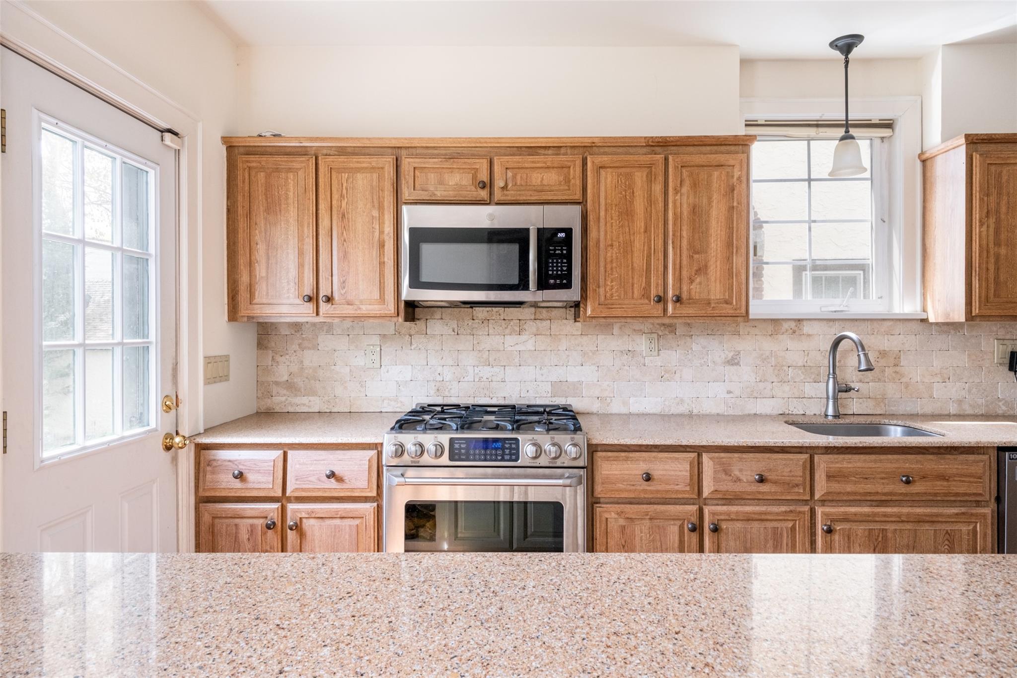 1065 Washington Avenue, Pelham, New York image 12