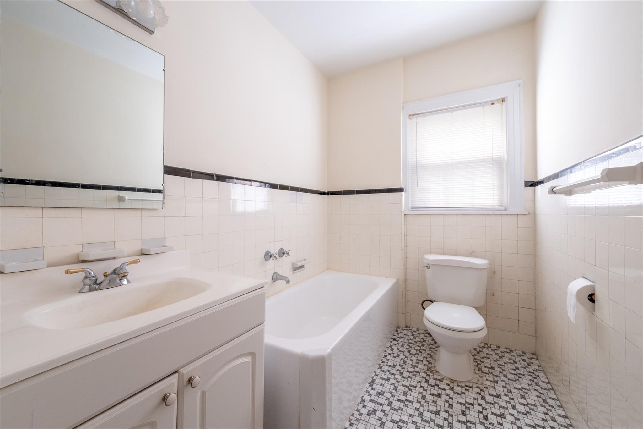 1065 Washington Avenue, Pelham, New York image 20