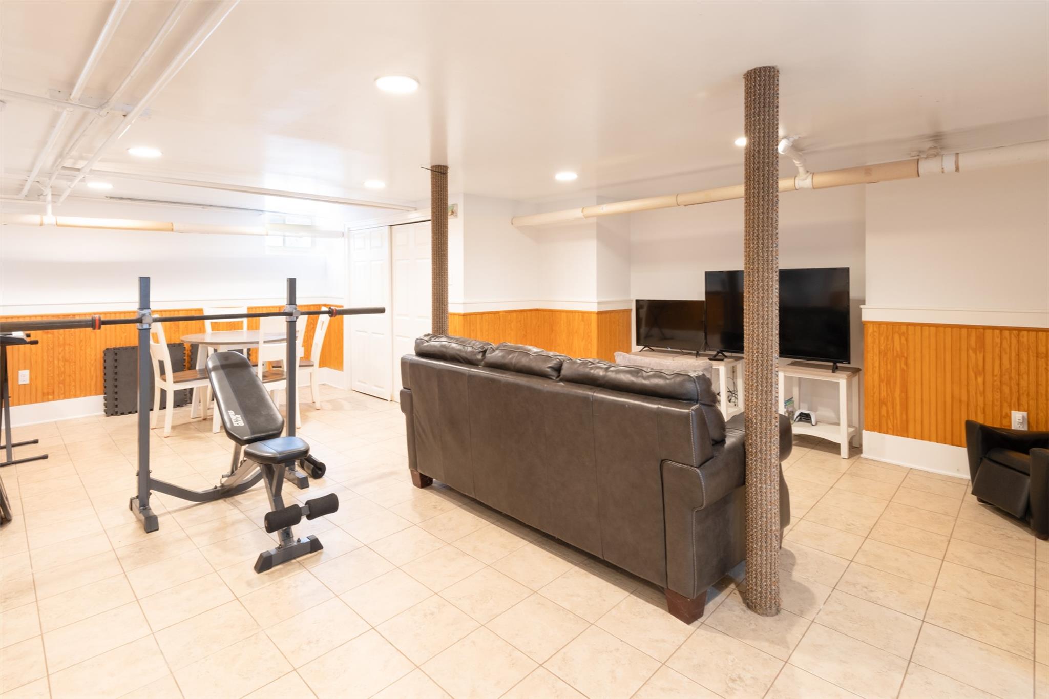1065 Washington Avenue, Pelham, New York image 25