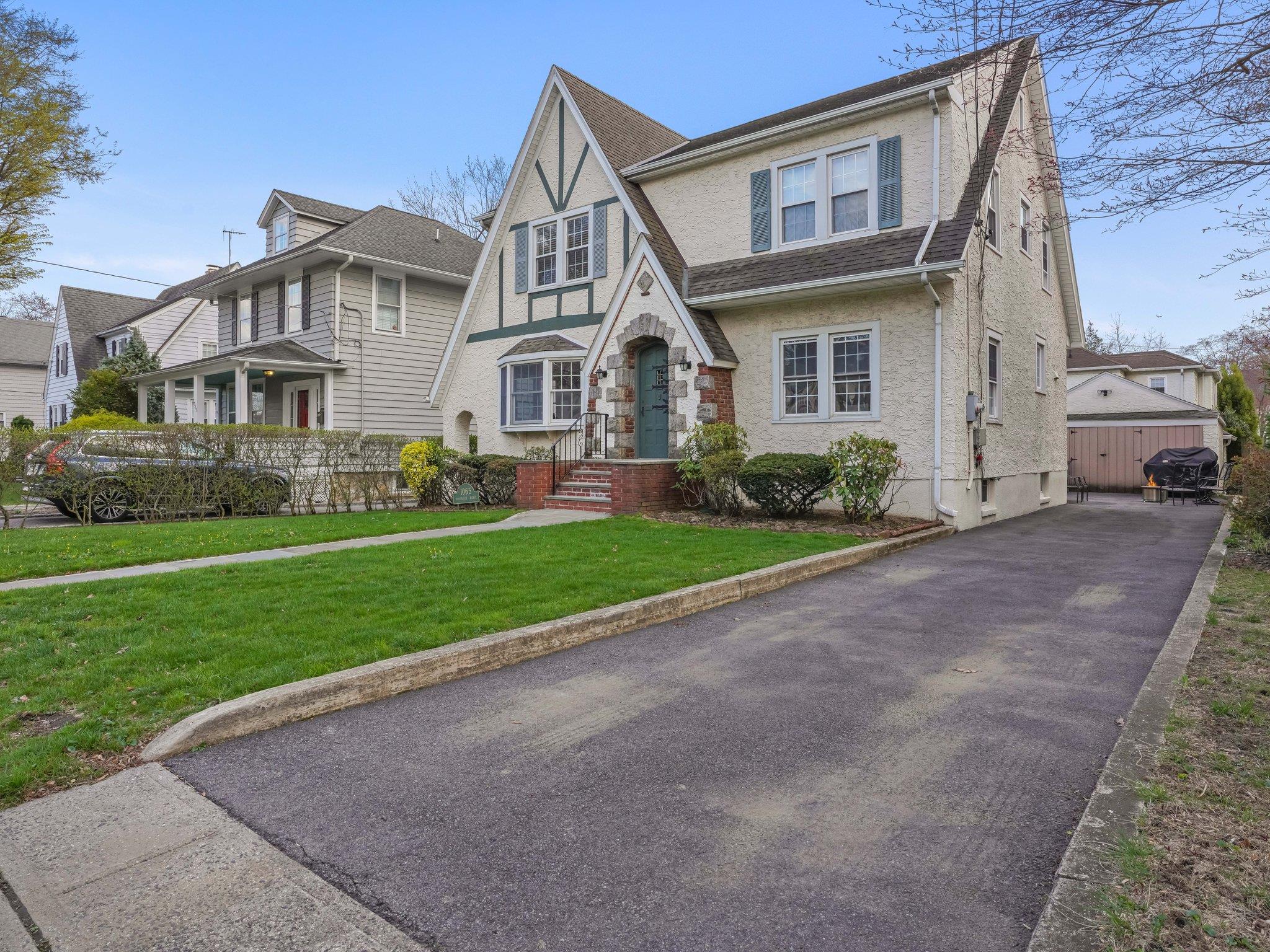 1065 Washington Avenue, Pelham, New York image 2