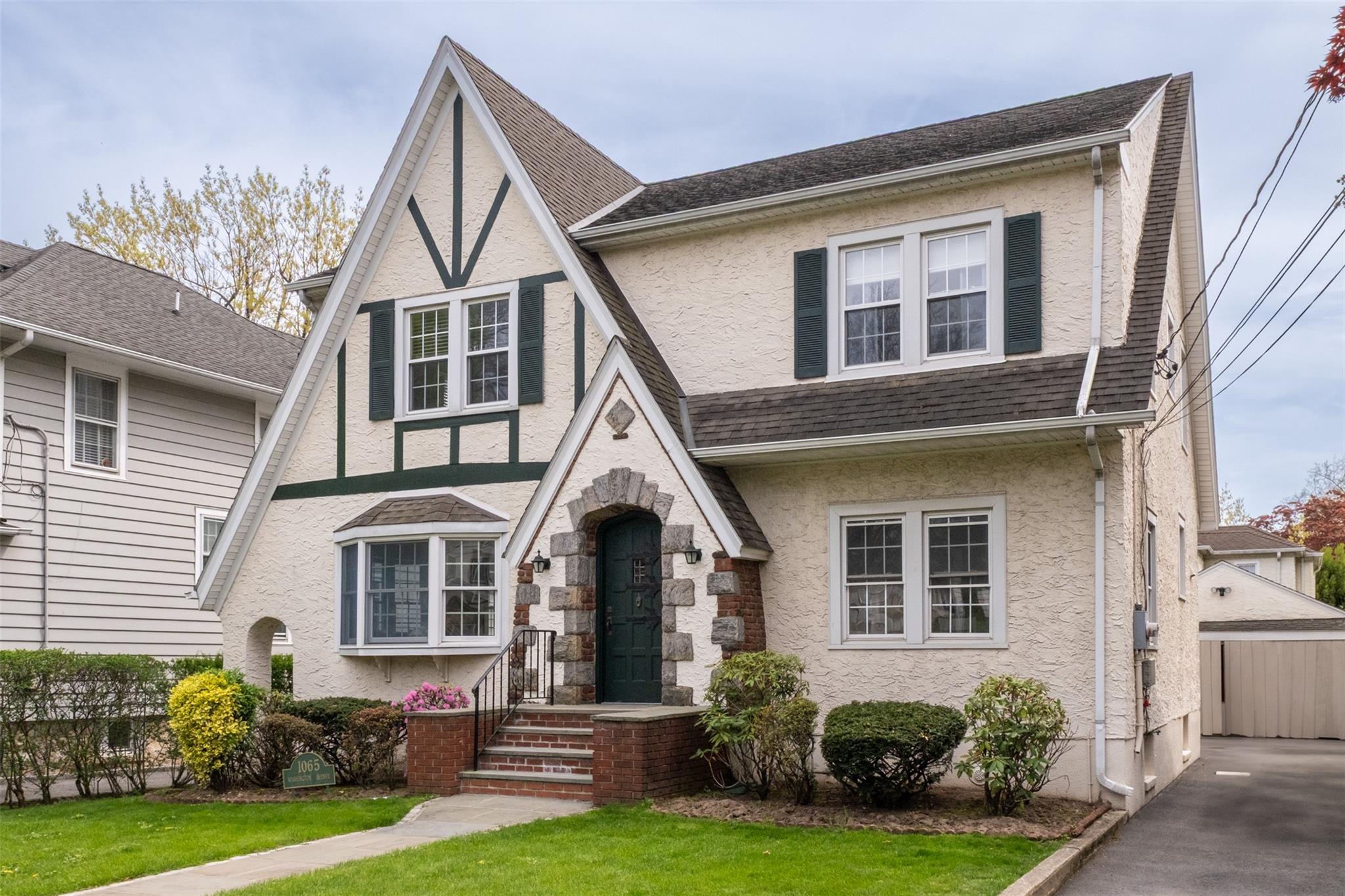 1065 Washington Avenue, Pelham, New York image 38
