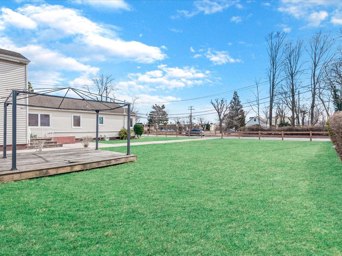 430 Bayview Avenue, Amityville, New York image 33