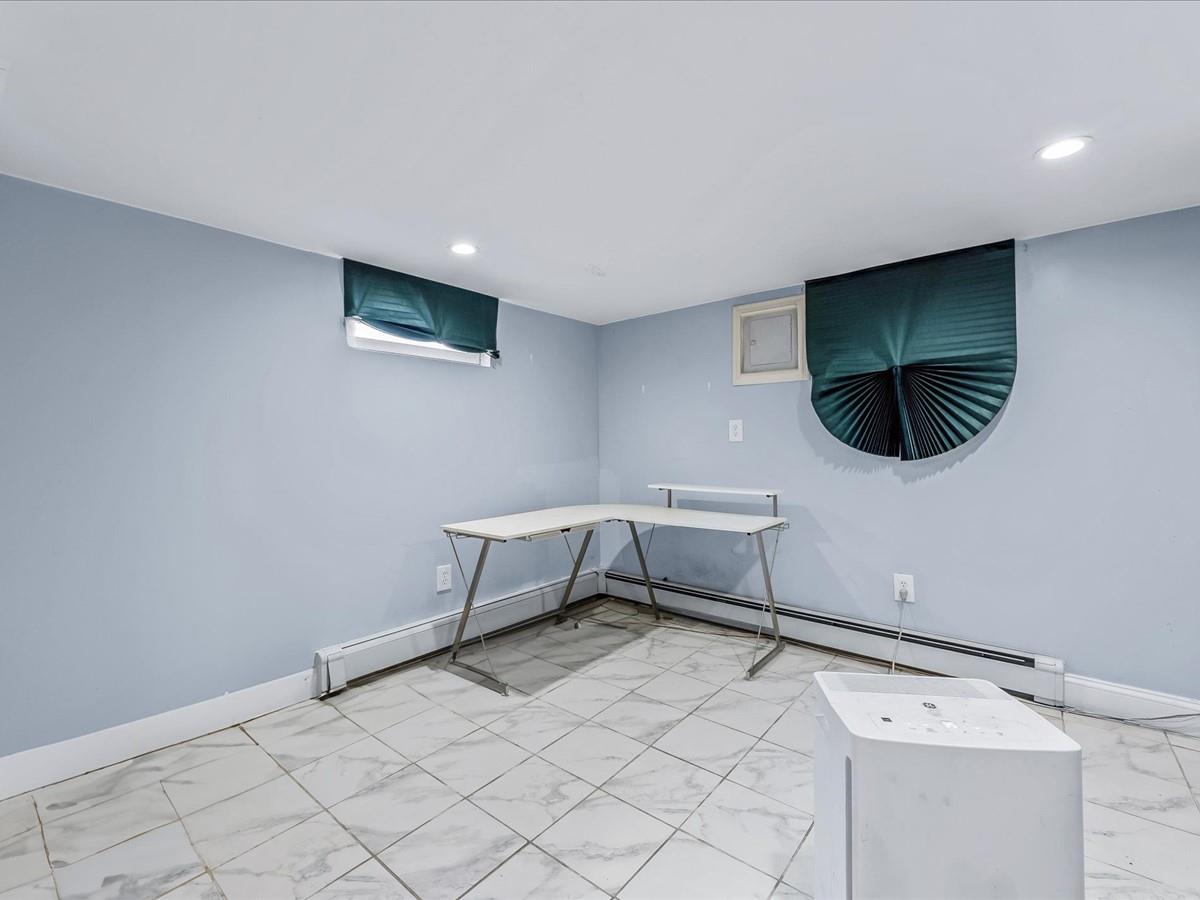 430 Bayview Avenue, Amityville, New York image 27
