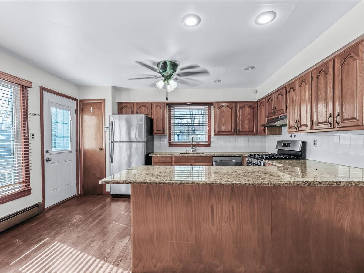 430 Bayview Avenue, Amityville, New York image 10