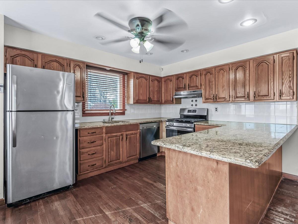 430 Bayview Avenue, Amityville, New York image 11