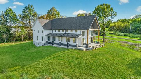 Photo of 6 Misty Ridge Road, Gardiner, NY 12525 (MLS # 924397)