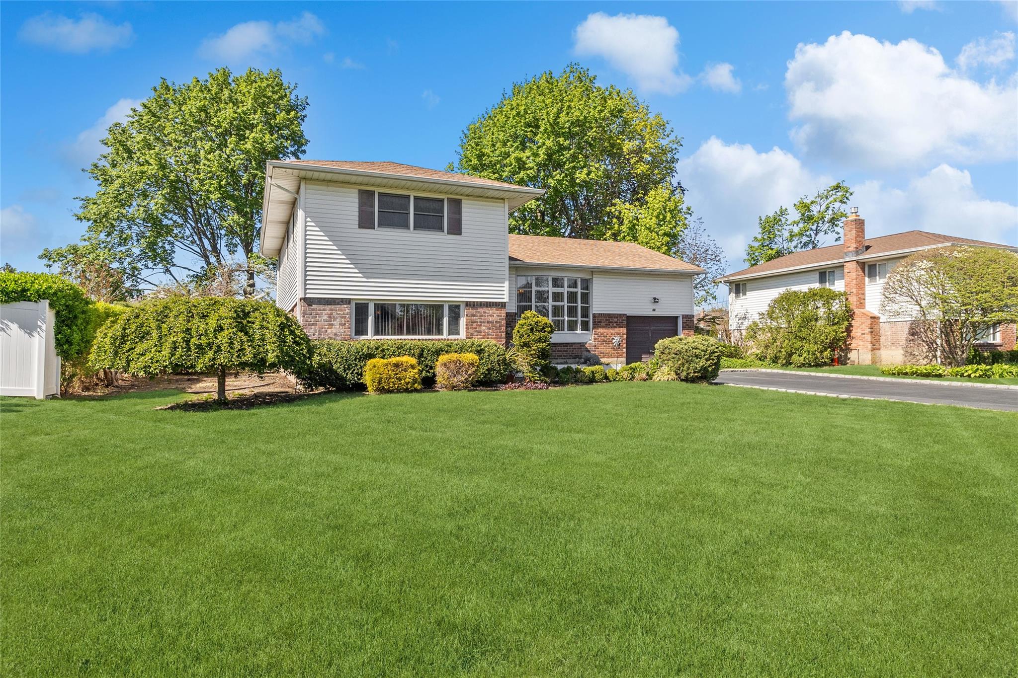 56 Hayrick Lane, Commack, New York image 4