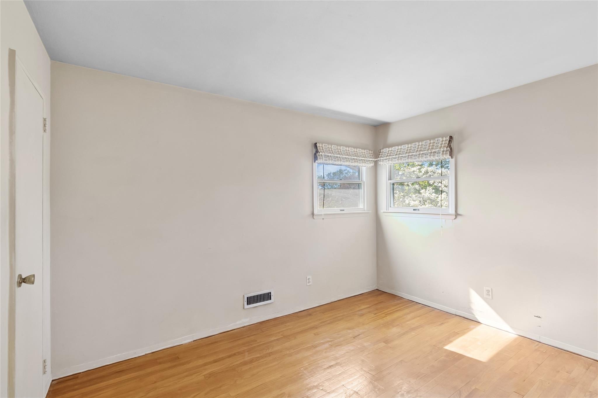 56 Hayrick Lane, Commack, New York image 30