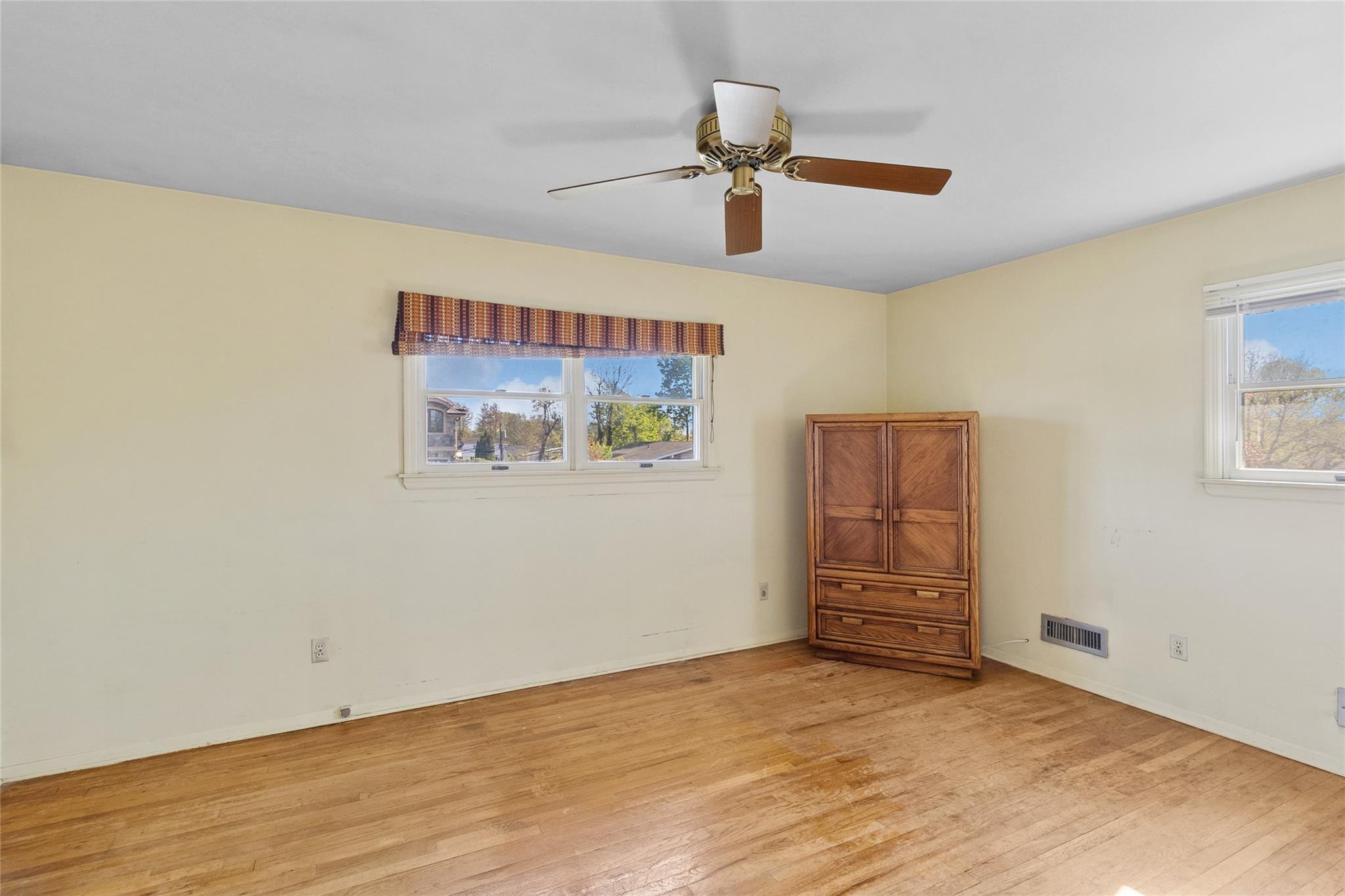 56 Hayrick Lane, Commack, New York image 32
